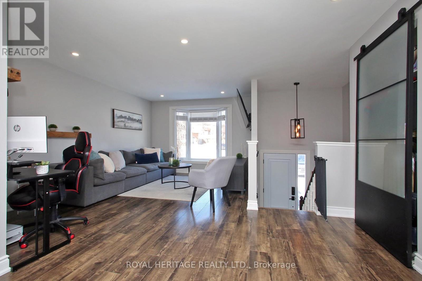 Living Room Front Entrance - 641 Deauville Court, Oshawa, ON - Indoor Photo Showing Living Room