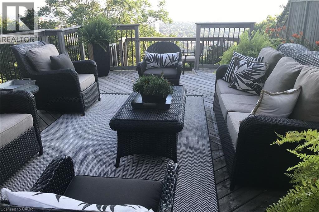 91 Mountain Park Avenue, Hamilton, ON - Outdoor With Deck Patio Veranda With Exterior