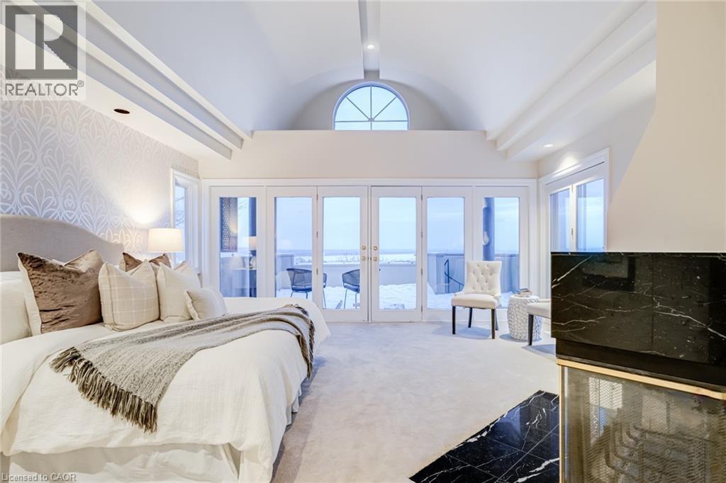 91 Mountain Park Avenue, Hamilton, ON - Indoor Photo Showing Bedroom