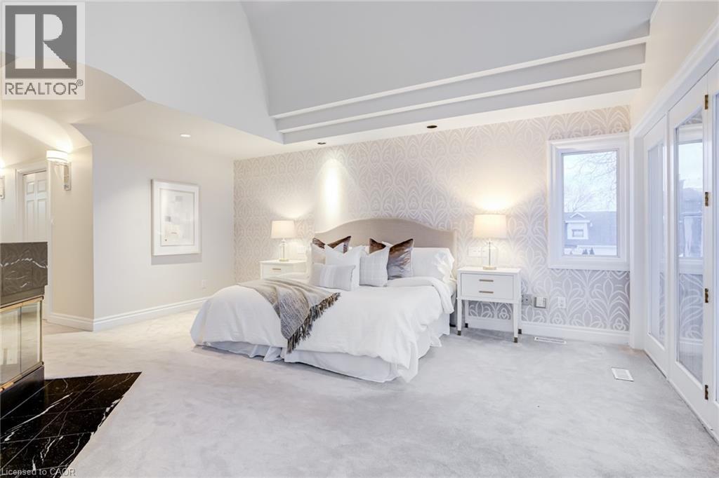 91 Mountain Park Avenue, Hamilton, ON - Indoor Photo Showing Bedroom