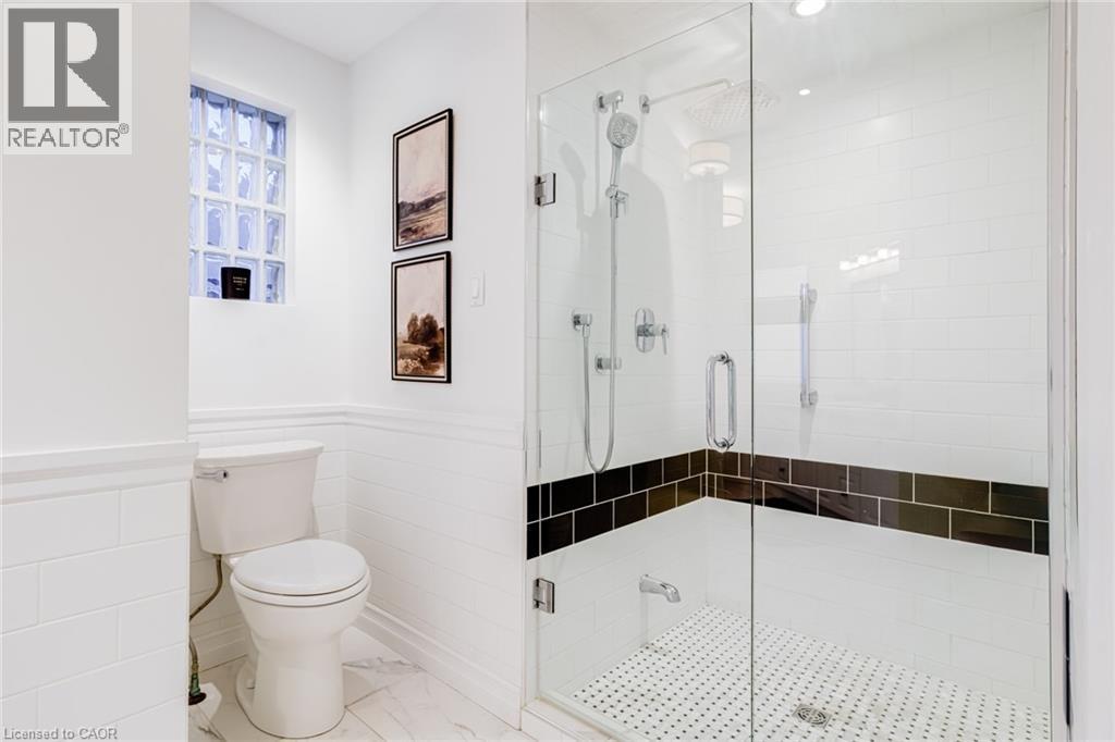 91 Mountain Park Avenue, Hamilton, ON - Indoor Photo Showing Bathroom