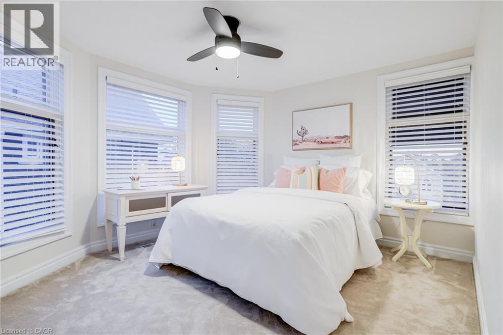 91 Mountain Park Avenue, Hamilton, ON - Indoor Photo Showing Bedroom