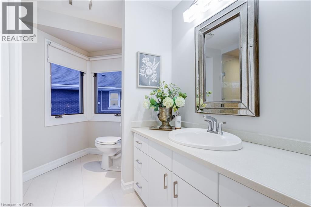 91 Mountain Park Avenue, Hamilton, ON - Indoor Photo Showing Bathroom