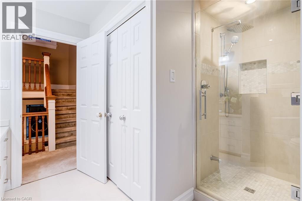 91 Mountain Park Avenue, Hamilton, ON - Indoor Photo Showing Bathroom