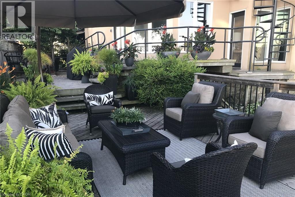 91 Mountain Park Avenue, Hamilton, ON - Outdoor With Deck Patio Veranda With Exterior