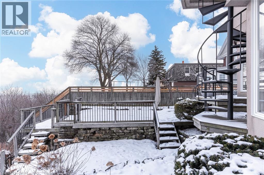 91 Mountain Park Avenue, Hamilton, ON - Outdoor With Deck Patio Veranda
