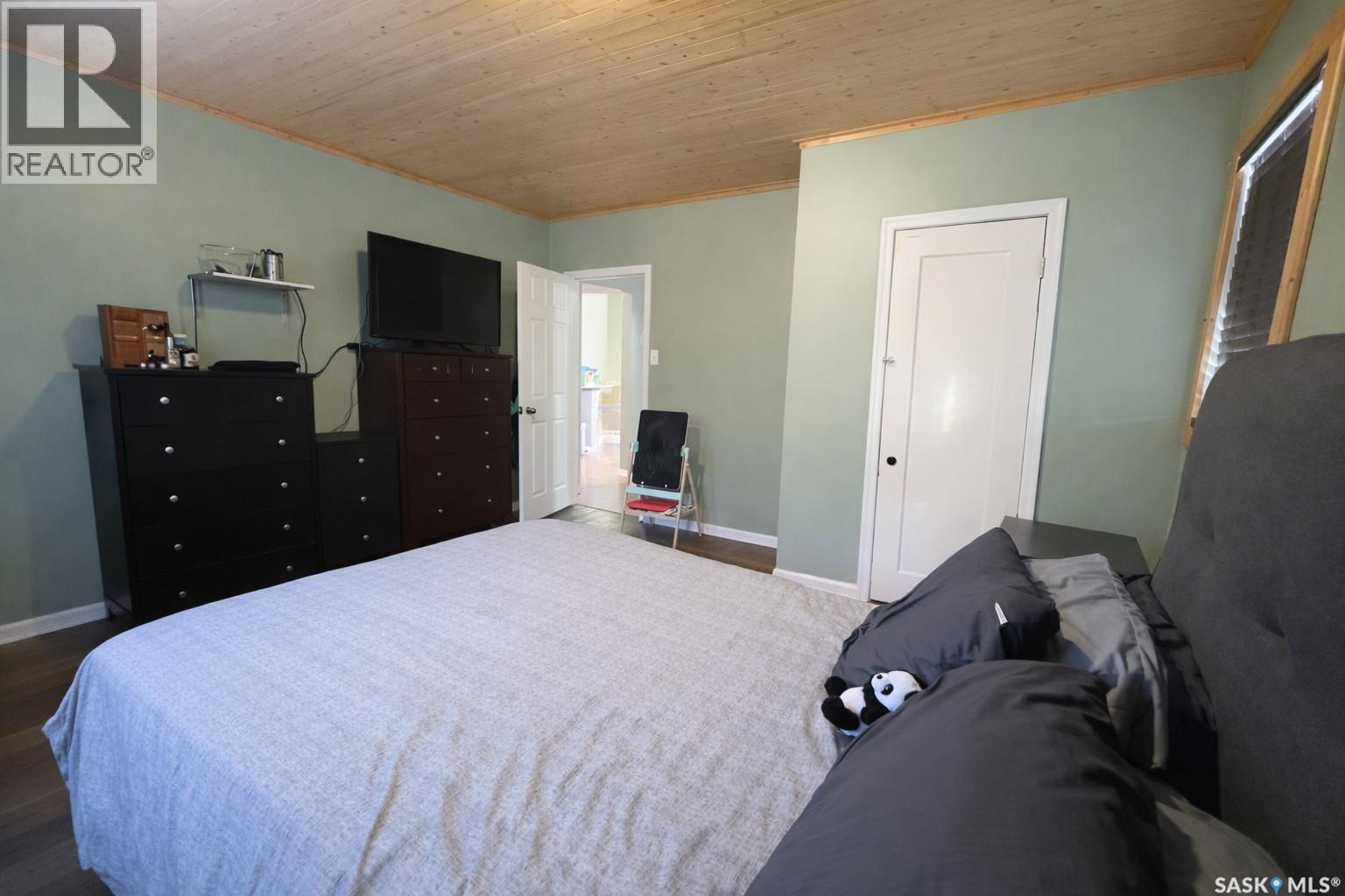 1600 Chaplin Street E, Swift Current, SK - Indoor Photo Showing Bedroom