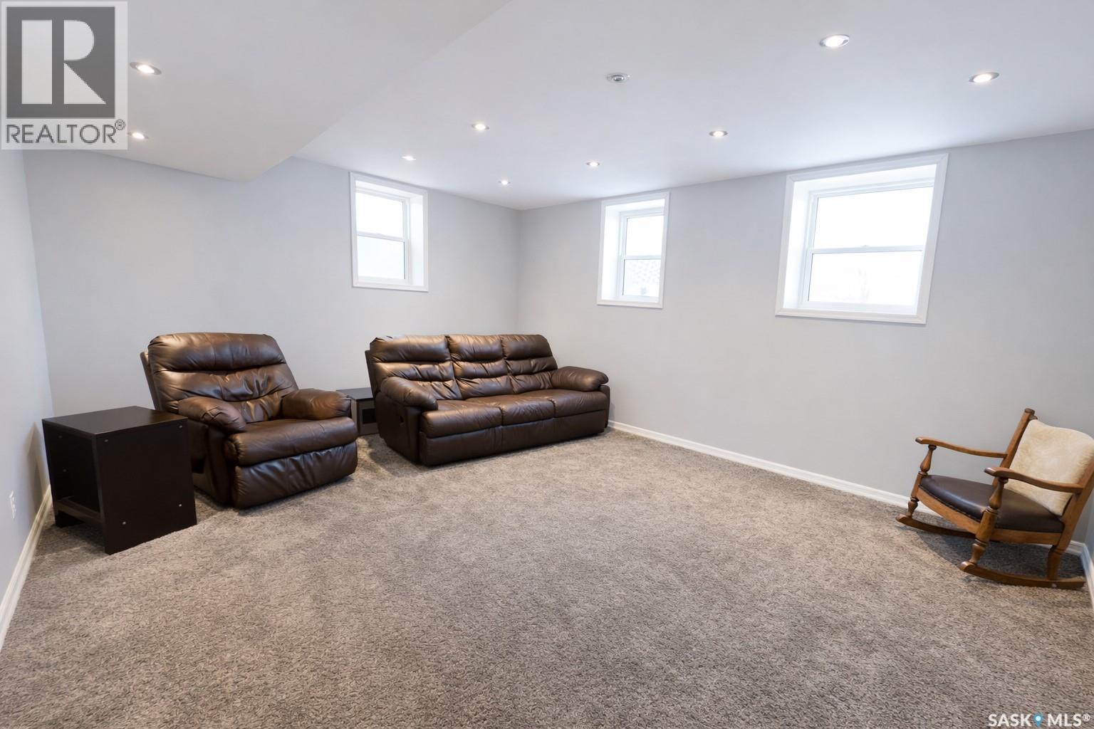 1600 Chaplin Street E, Swift Current, SK - Indoor