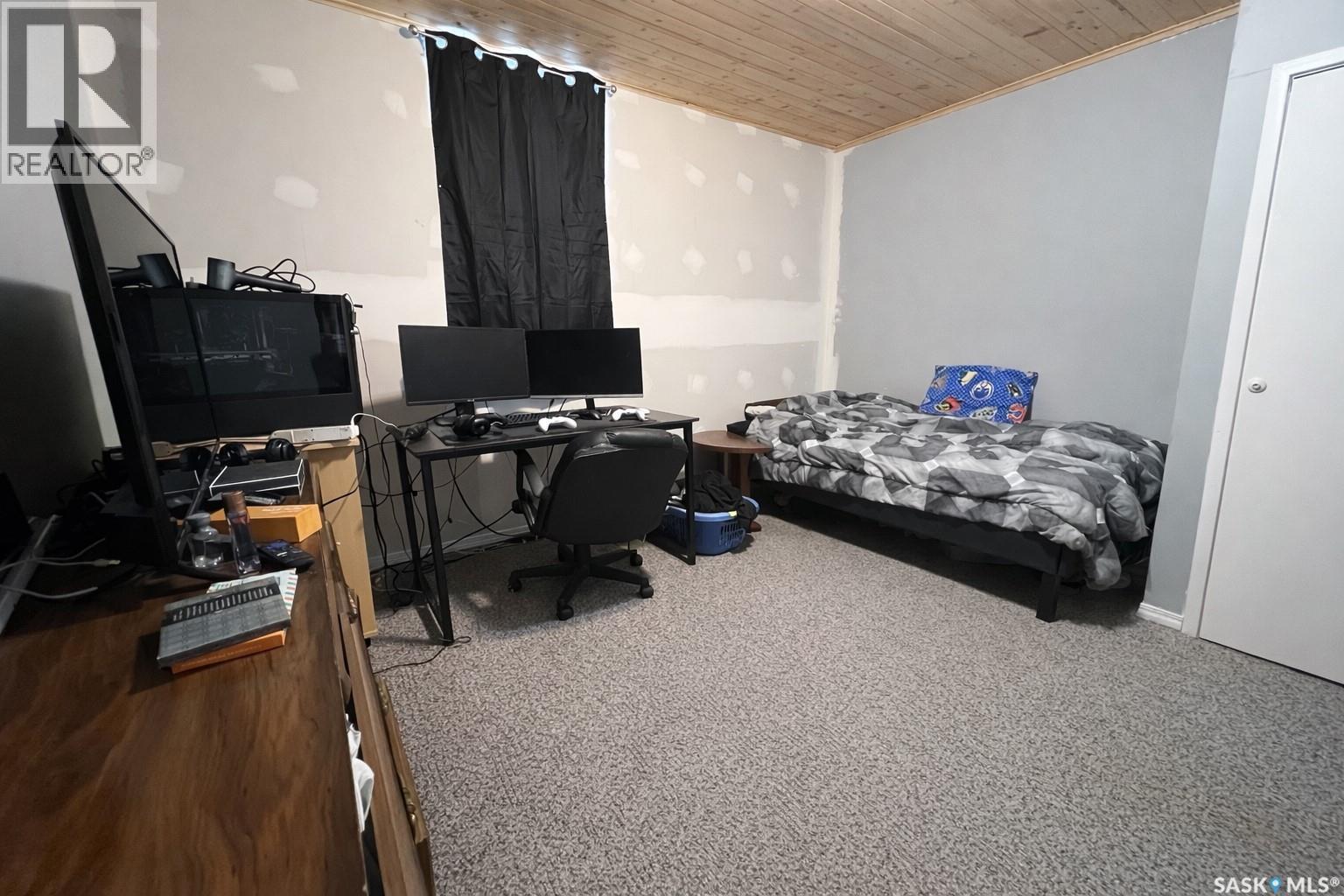 1600 Chaplin Street E, Swift Current, SK - Indoor