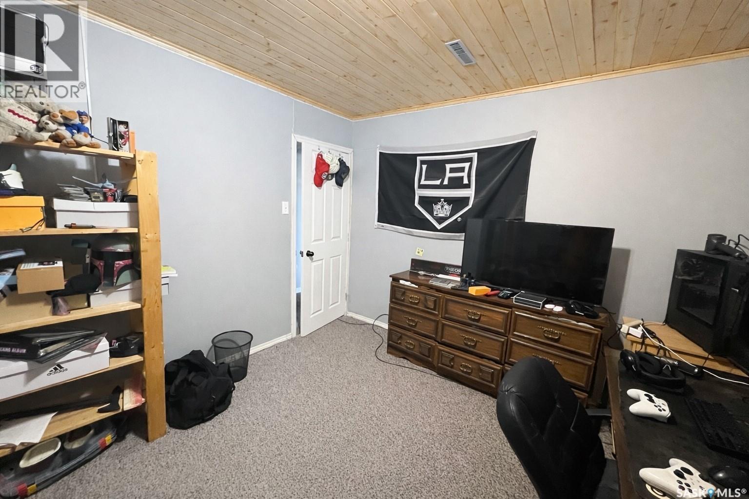 1600 Chaplin Street E, Swift Current, SK - Indoor