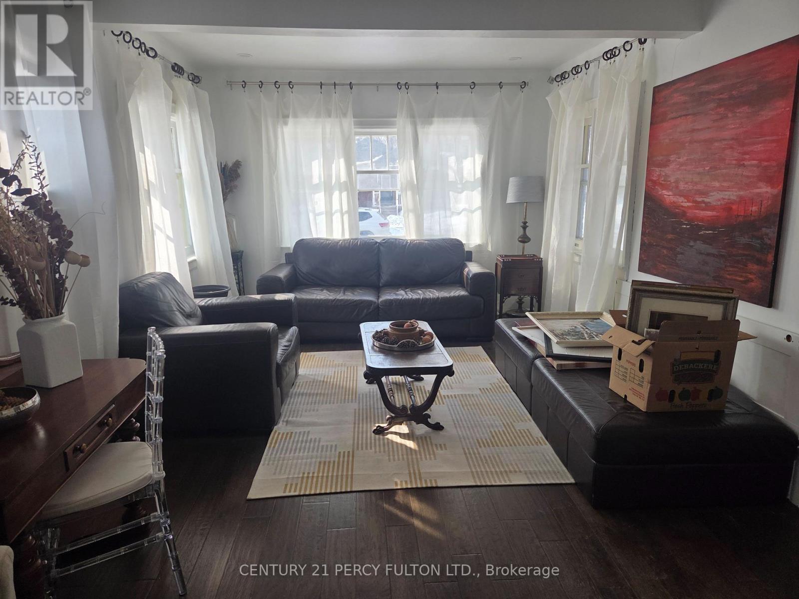 61 Gibbons Street, Oshawa, ON - Indoor Photo Showing Living Room