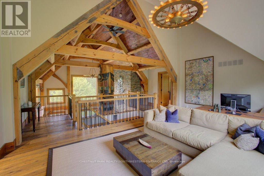 8429 Poplar Side Road, Clearview, ON - Indoor Photo Showing Living Room