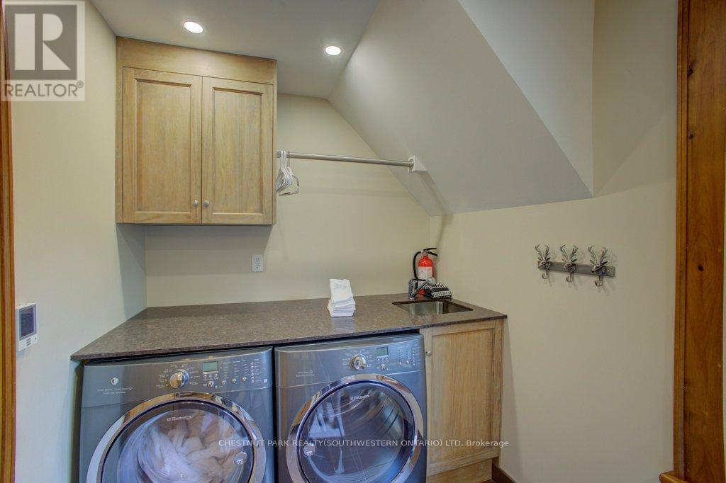 8429 Poplar Side Road, Clearview, ON - Indoor Photo Showing Laundry Room