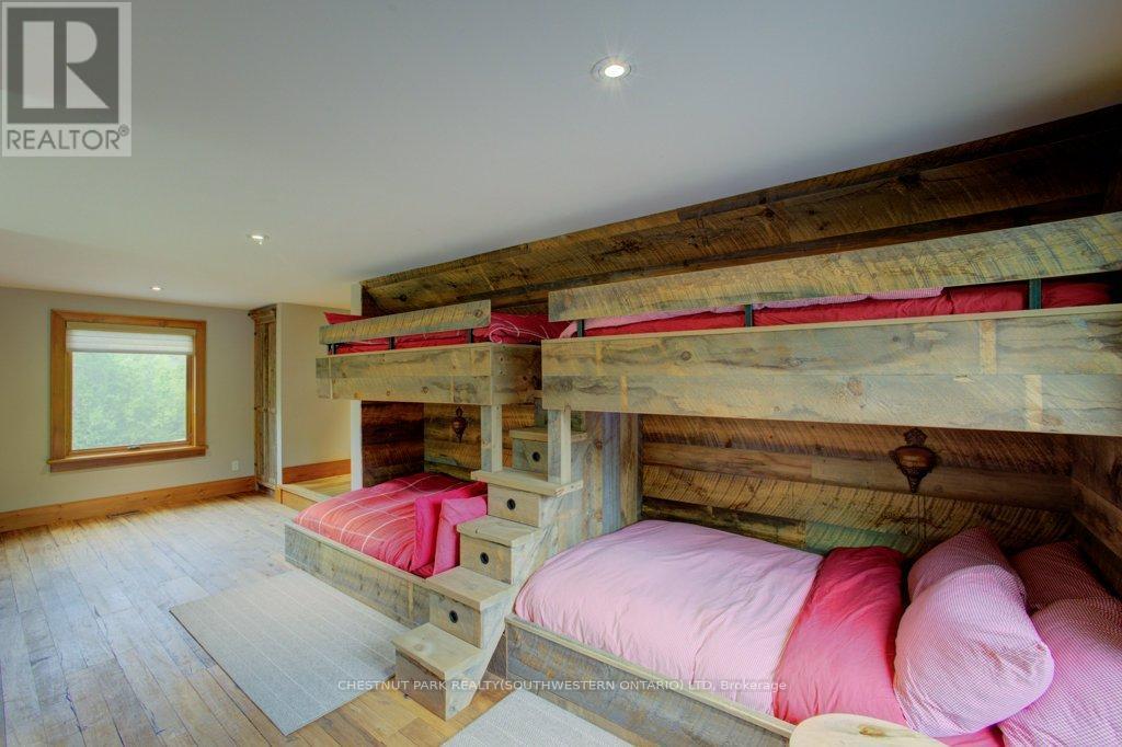 8429 Poplar Side Road, Clearview, ON - Indoor Photo Showing Bedroom