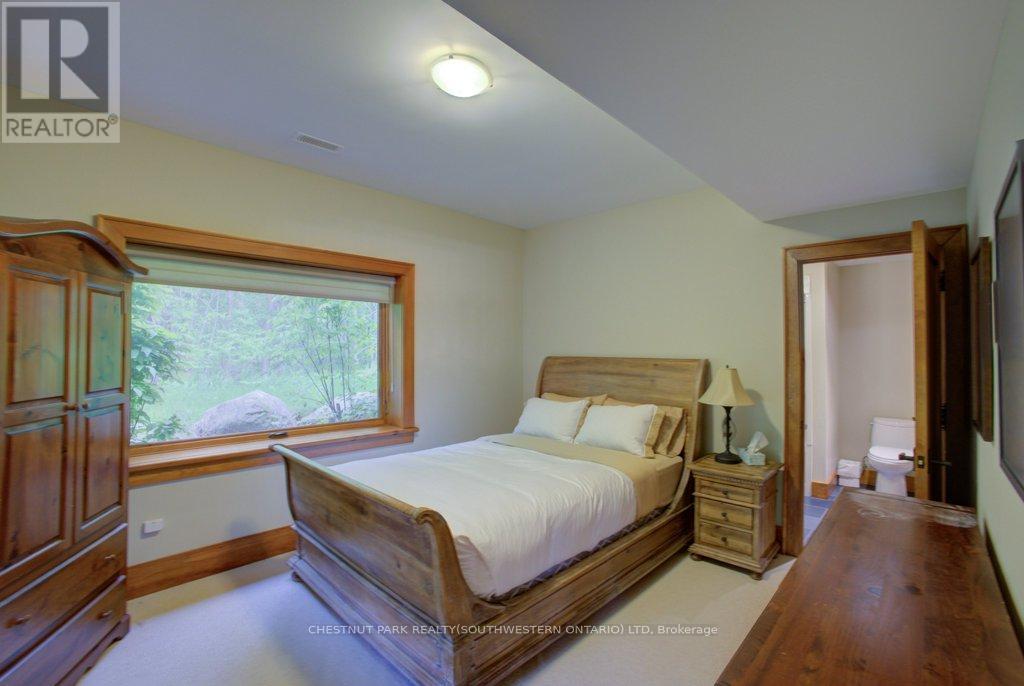 8429 Poplar Side Road, Clearview, ON - Indoor Photo Showing Bedroom