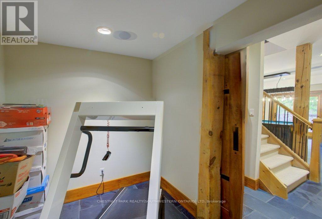 8429 Poplar Side Road, Clearview, ON - Indoor Photo Showing Other Room