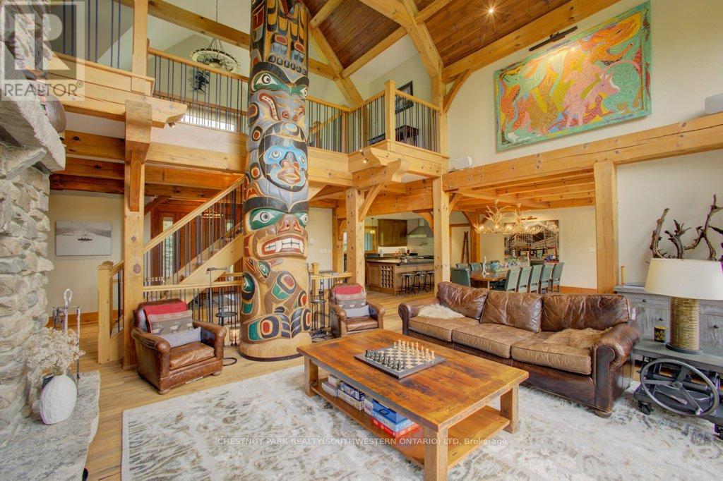 8429 Poplar Side Road, Clearview, ON - Indoor Photo Showing Living Room