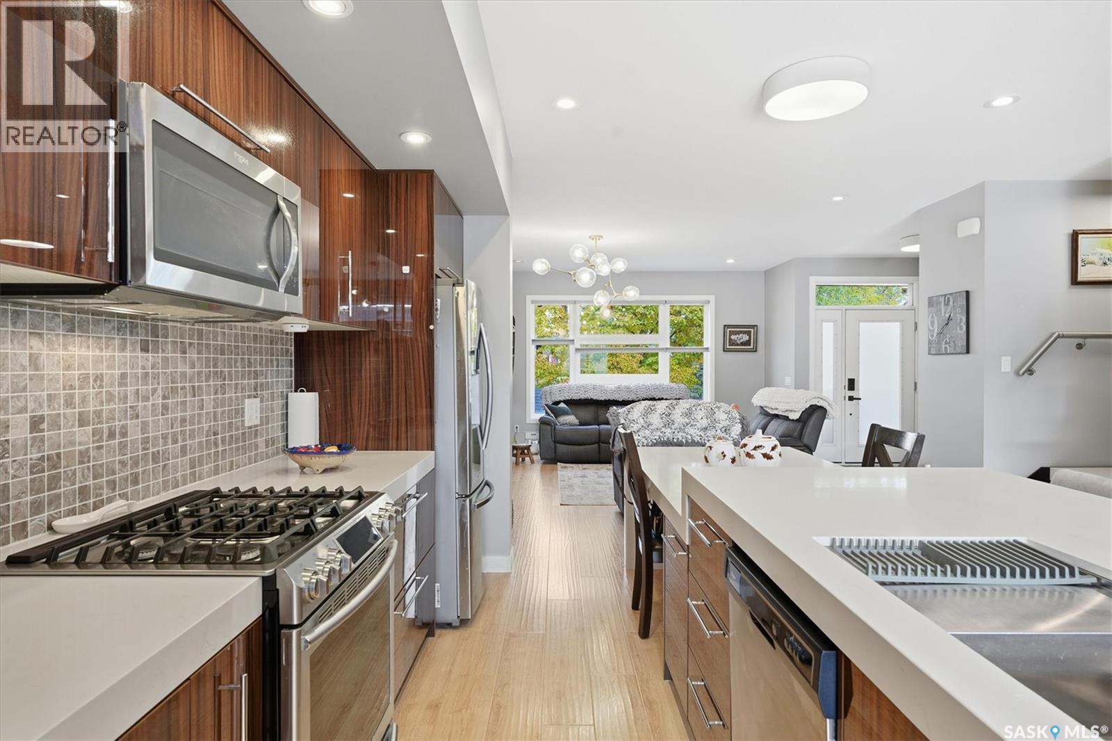 1106 7Th Street E, Saskatoon, SK - Indoor Photo Showing Kitchen With Stainless Steel Kitchen With Upgraded Kitchen