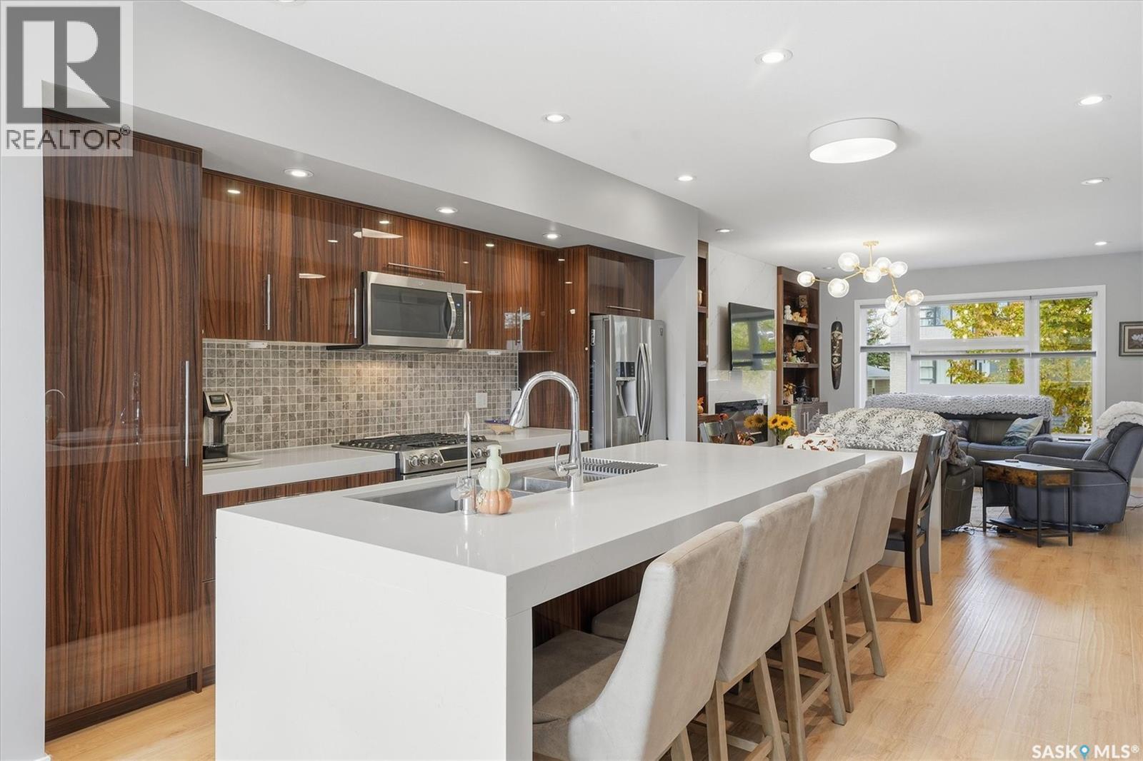 1106 7Th Street E, Saskatoon, SK - Indoor Photo Showing Kitchen With Upgraded Kitchen