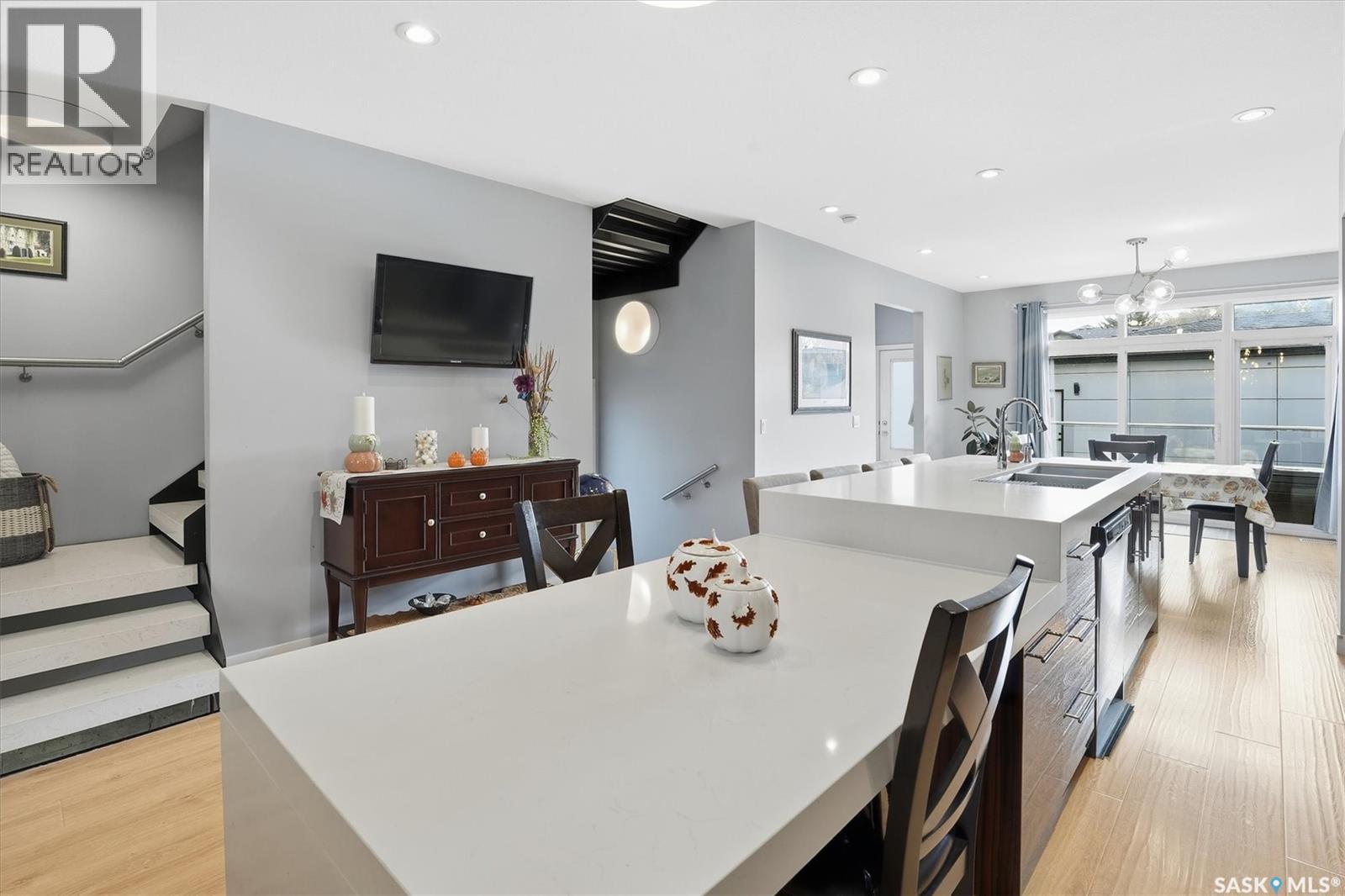 1106 7Th Street E, Saskatoon, SK - Indoor