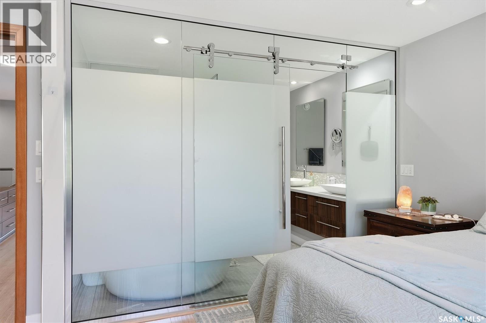 1106 7Th Street E, Saskatoon, SK - Indoor