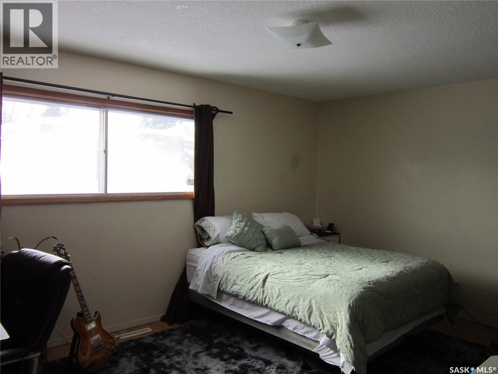 552 6Th Street E, Prince Albert, SK - Indoor Photo Showing Bedroom