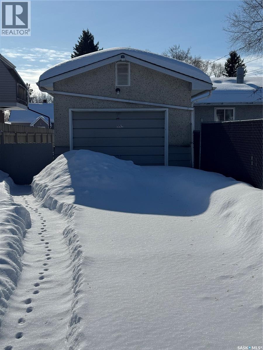 552 6Th Street E, Prince Albert, SK - Outdoor