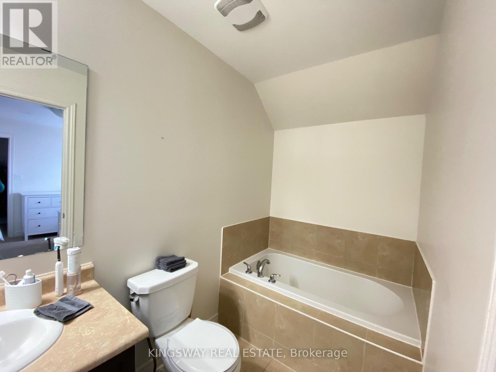 14 Mcdevitt Lane, Caledon, ON - Indoor Photo Showing Bathroom