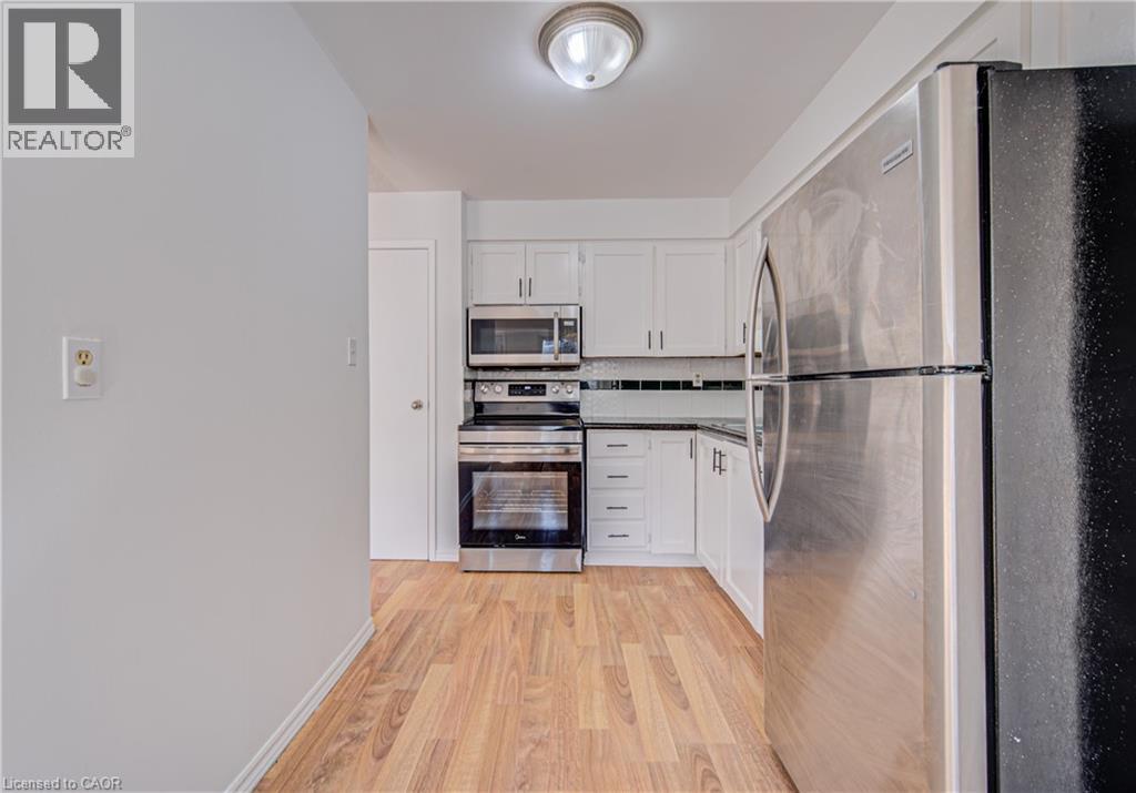 277 Pioneer Drive, Kitchener, ON - Indoor Photo Showing Kitchen