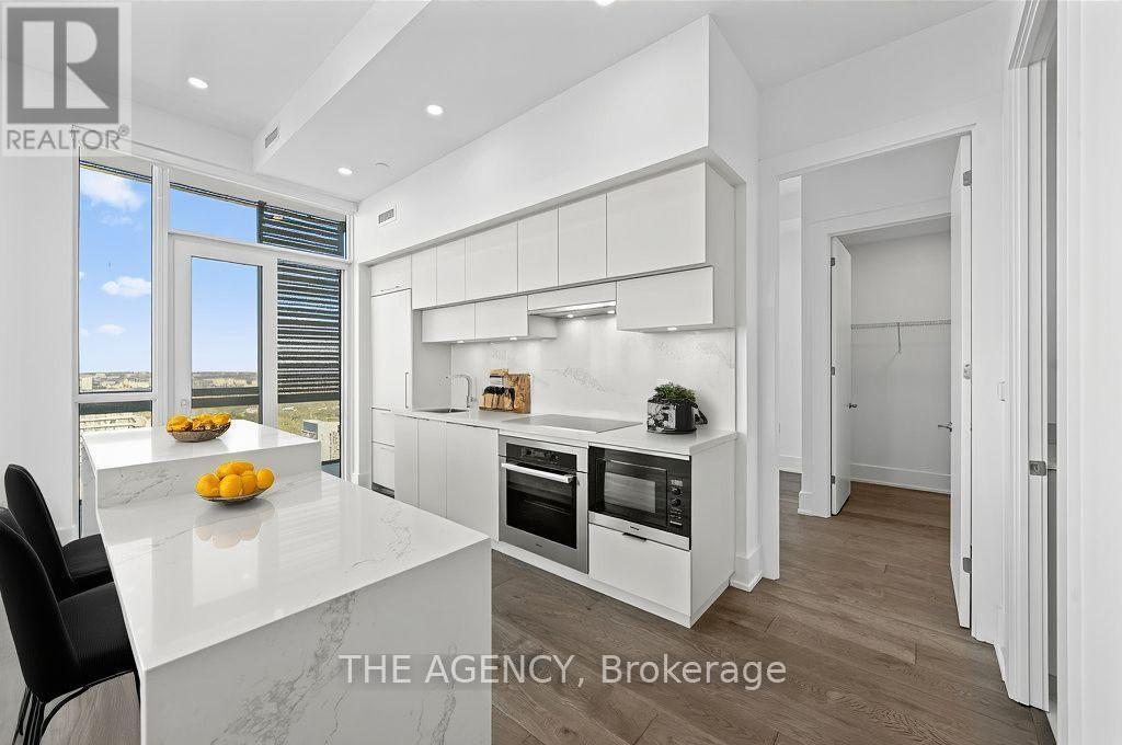 4506 - 39 Roehampton Avenue, Toronto, ON - Indoor Photo Showing Kitchen With Upgraded Kitchen