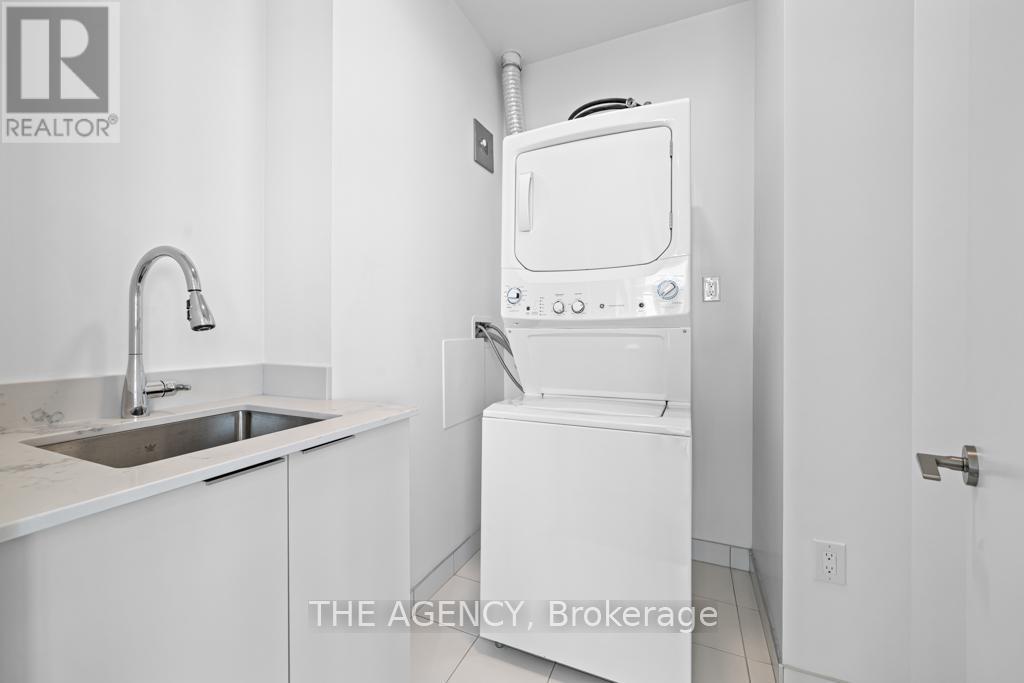 4506 - 39 Roehampton Avenue, Toronto, ON - Indoor Photo Showing Laundry Room