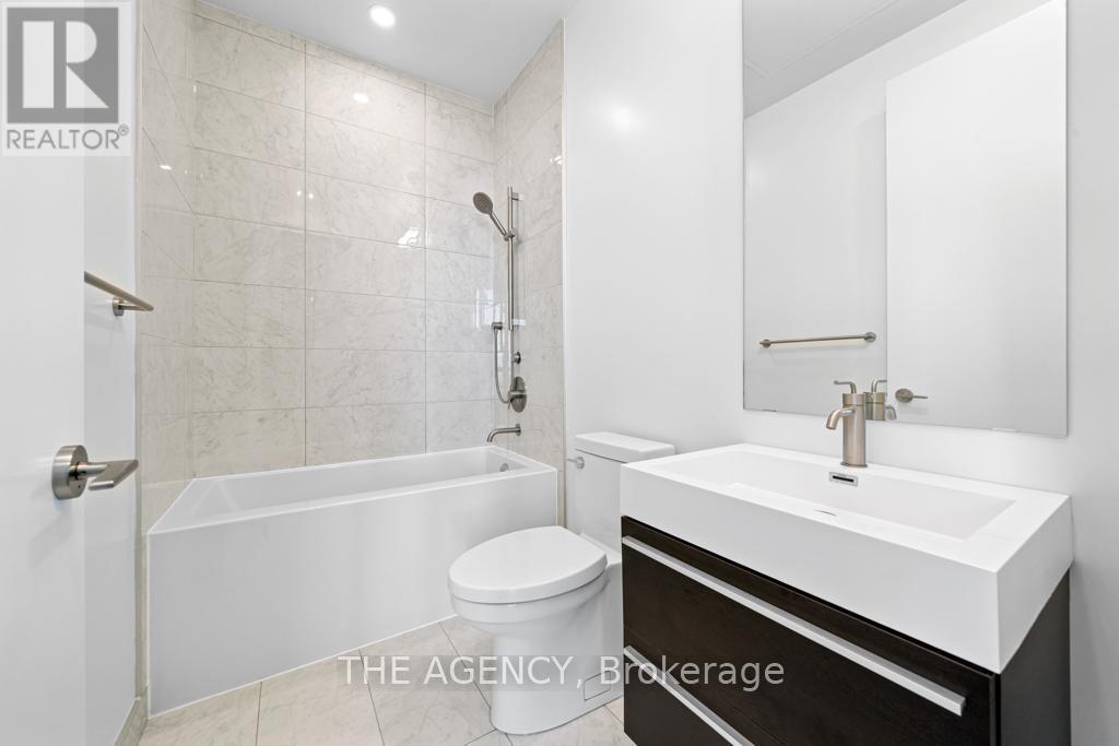 4506 - 39 Roehampton Avenue, Toronto, ON - Indoor Photo Showing Bathroom