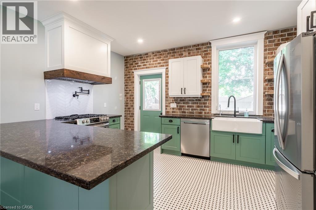 11 Lorne Avenue, Hamilton, ON - Indoor Photo Showing Kitchen With Stainless Steel Kitchen With Upgraded Kitchen