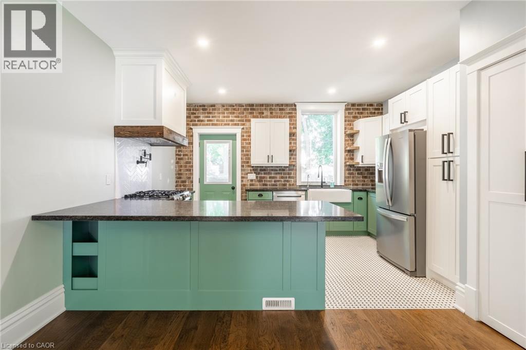 11 Lorne Avenue, Hamilton, ON - Indoor Photo Showing Kitchen With Upgraded Kitchen