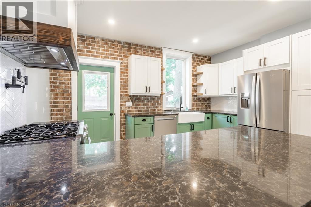 11 Lorne Avenue, Hamilton, ON - Indoor Photo Showing Kitchen With Stainless Steel Kitchen With Upgraded Kitchen