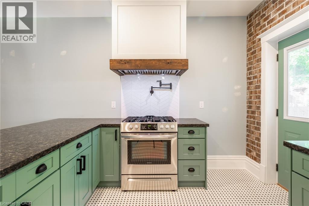 11 Lorne Avenue, Hamilton, ON - Indoor