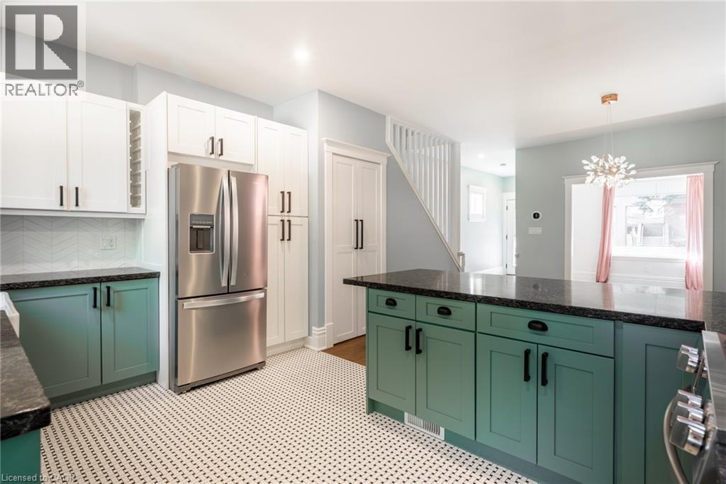 11 Lorne Avenue, Hamilton, ON - Indoor