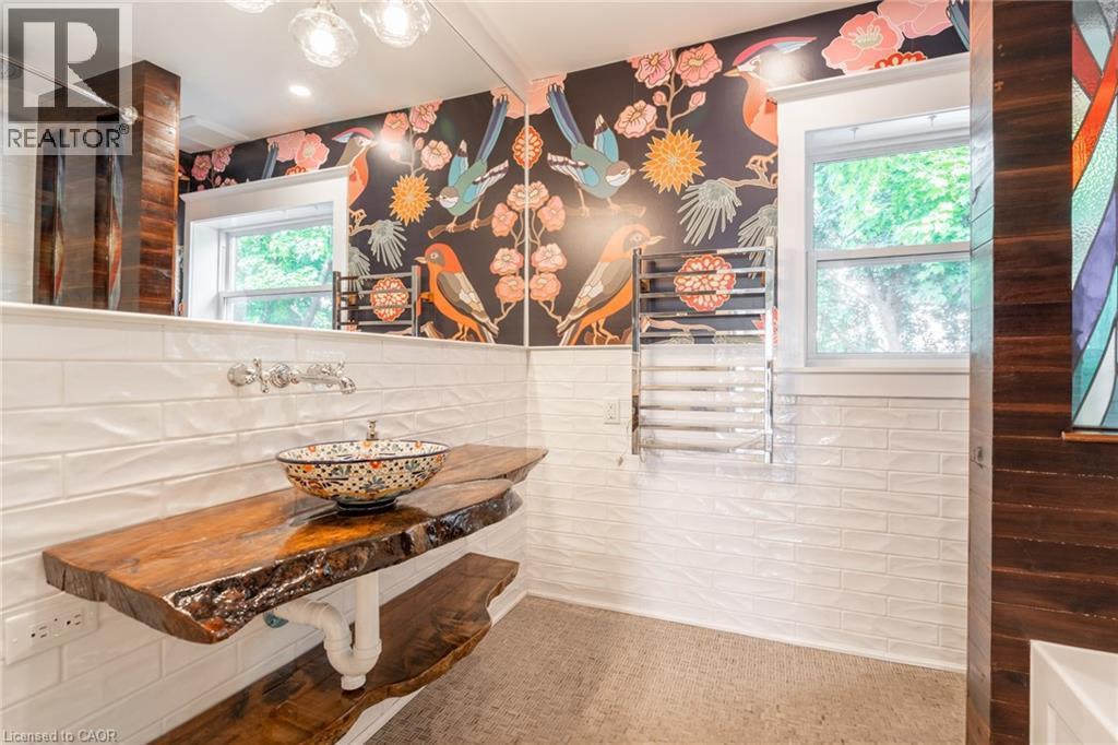 11 Lorne Avenue, Hamilton, ON - Indoor Photo Showing Other Room