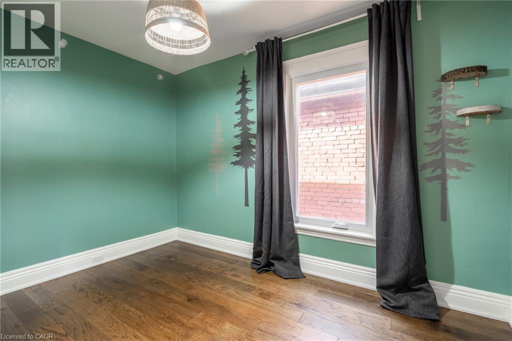 11 Lorne Avenue, Hamilton, ON - Indoor Photo Showing Other Room