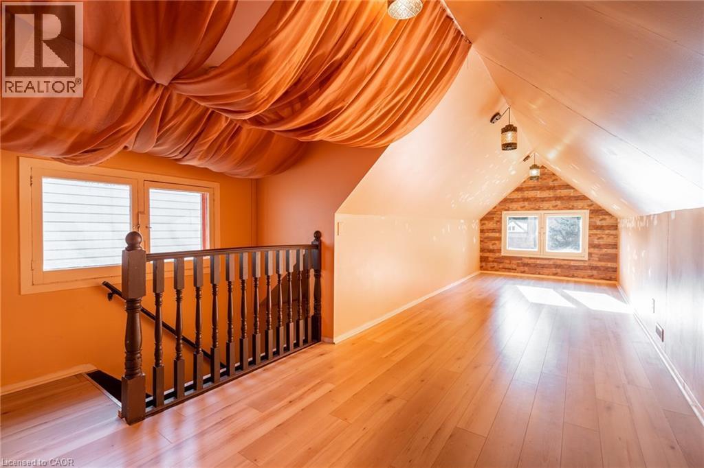 11 Lorne Avenue, Hamilton, ON - Indoor Photo Showing Other Room