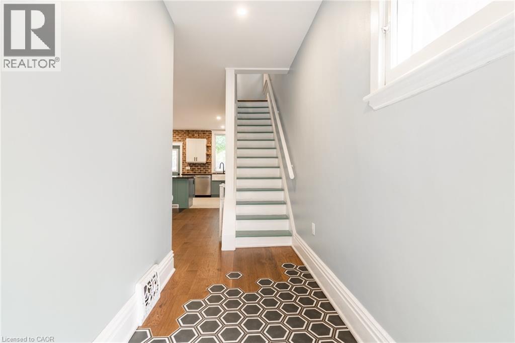 11 Lorne Avenue, Hamilton, ON - Indoor Photo Showing Other Room