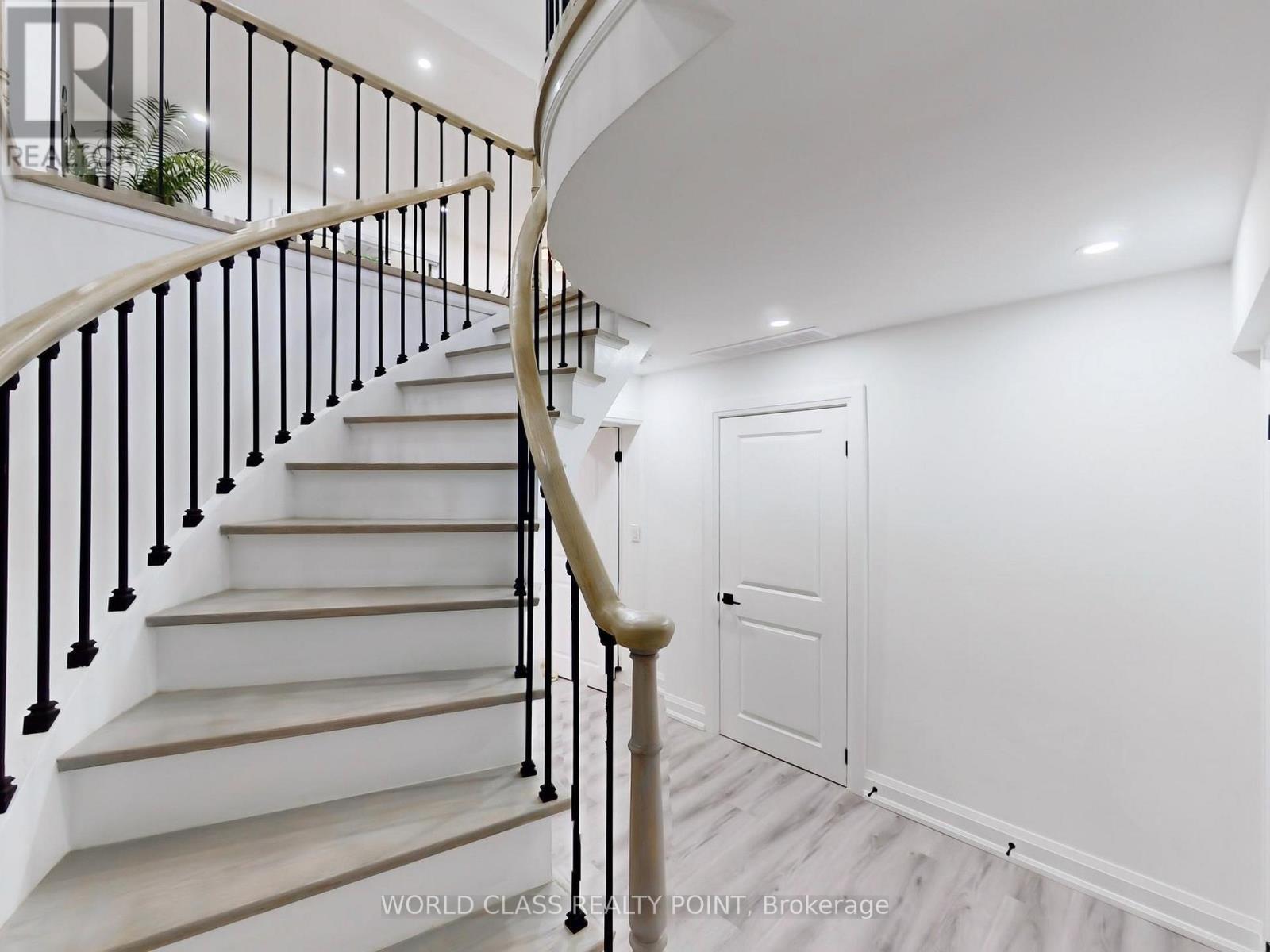 60 Kleins Ridge, Vaughan, ON - Indoor Photo Showing Other Room