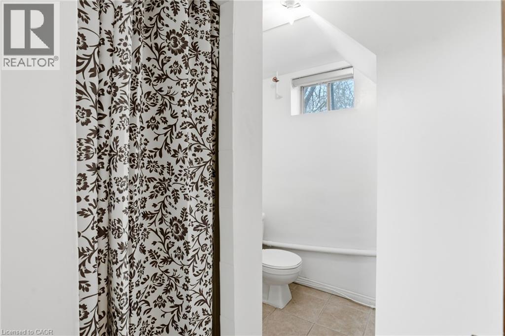 170 Dufferin Street, Hamilton, ON - Indoor Photo Showing Bathroom