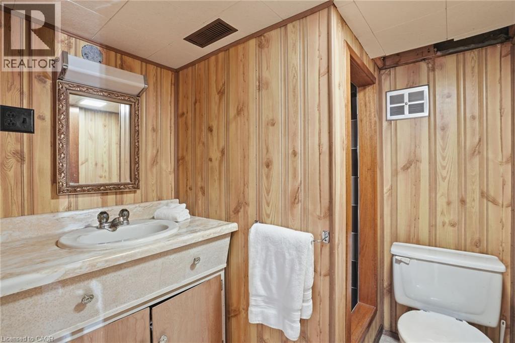 170 Dufferin Street, Hamilton, ON - Indoor Photo Showing Bathroom