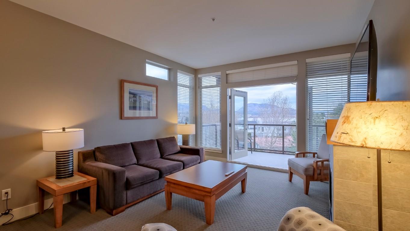 304-4205 Gellatly Road, West Kelowna, BC - Indoor Photo Showing Living Room