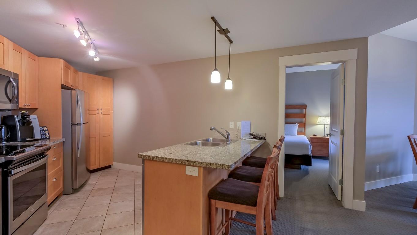 304-4205 Gellatly Road, West Kelowna, BC - Indoor Photo Showing Kitchen