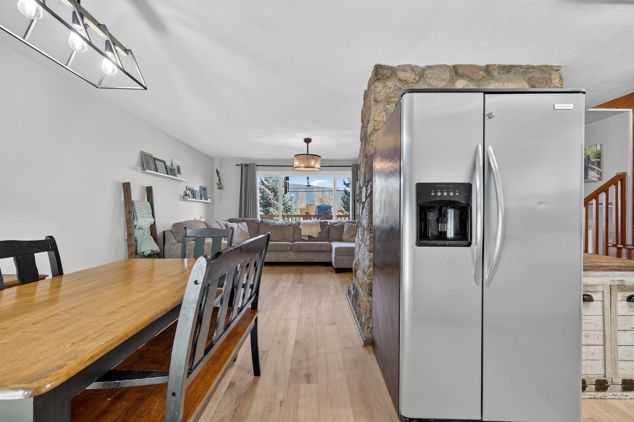 7312 Fintry Delta Road, Kelowna, BC - Indoor Photo Showing Dining Room