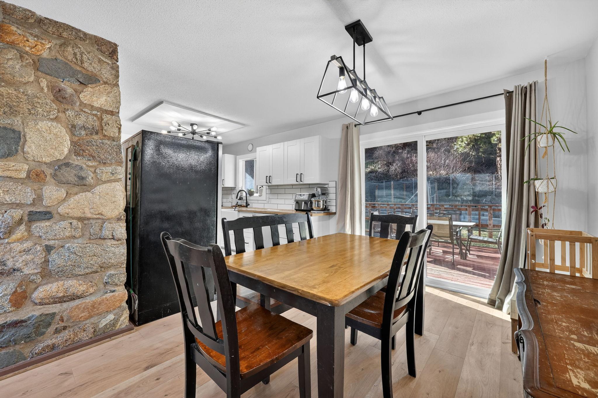 7312 Fintry Delta Road, Kelowna, BC - Indoor Photo Showing Dining Room