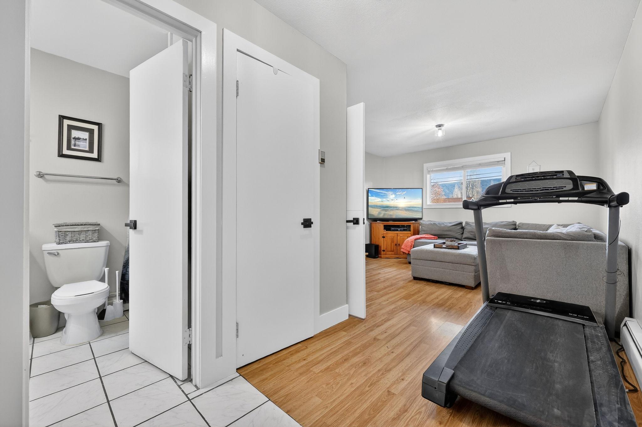 7312 Fintry Delta Road, Kelowna, BC - Indoor