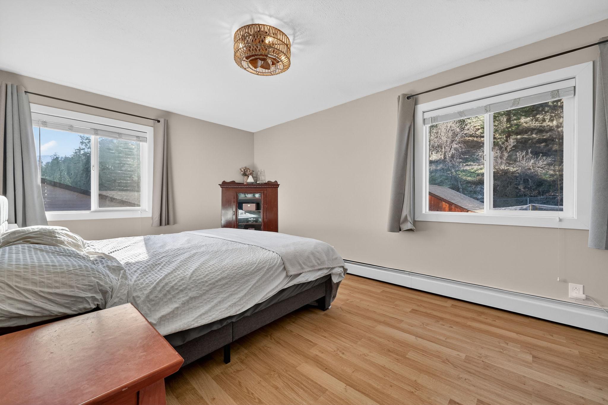 7312 Fintry Delta Road, Kelowna, BC - Indoor Photo Showing Bedroom